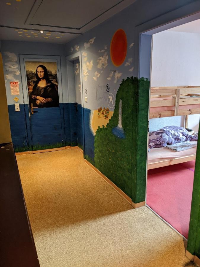 Monkey Factory - Mini Home-Stay Hostel Traben-Trarbach Eksteriør billede
