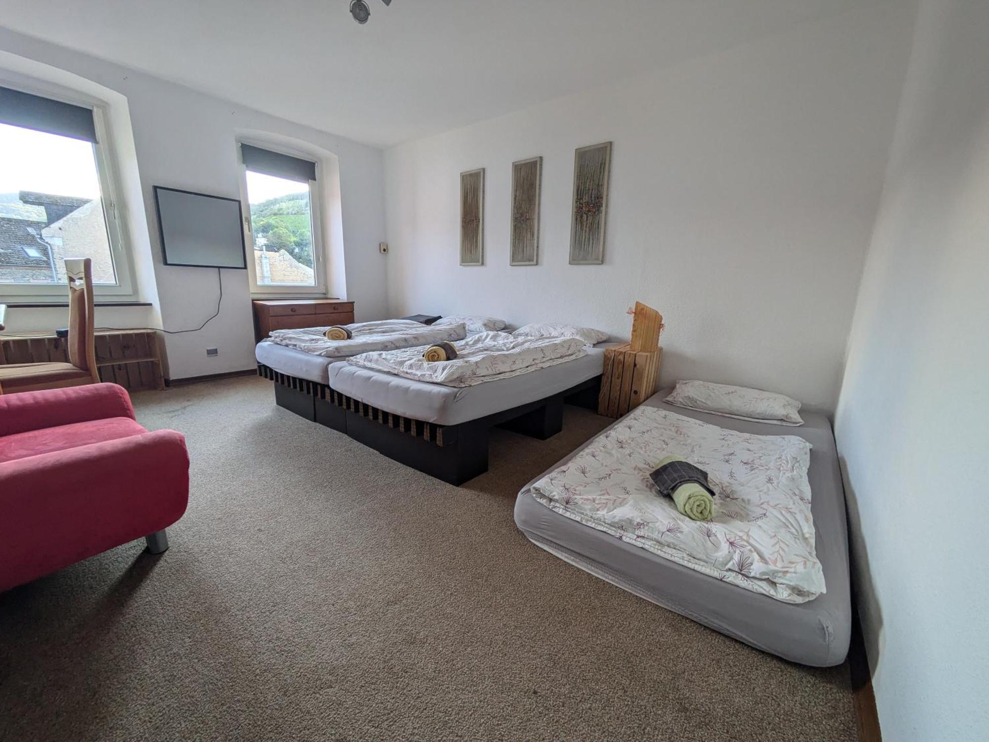 Monkey Factory - Mini Home-Stay Hostel Traben-Trarbach Værelse billede