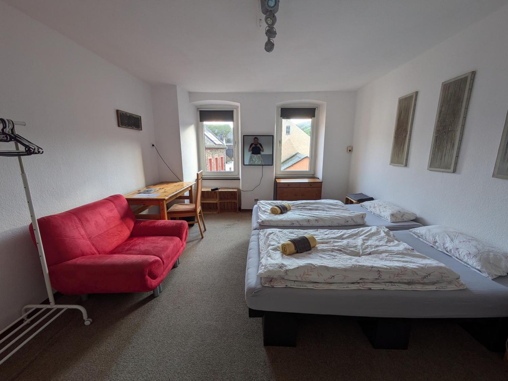 Monkey Factory - Mini Home-Stay Hostel Traben-Trarbach Værelse billede