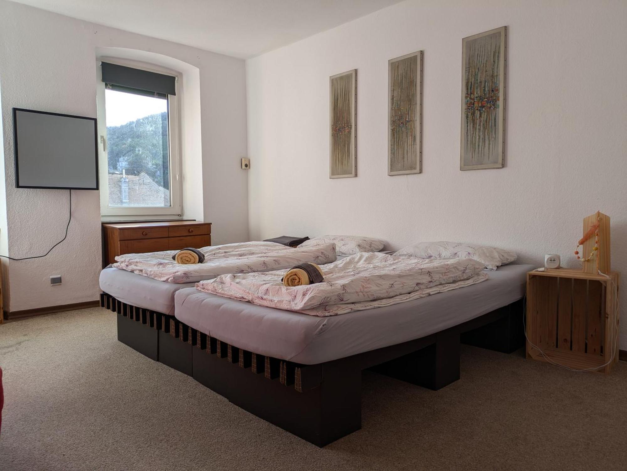 Monkey Factory - Mini Home-Stay Hostel Traben-Trarbach Værelse billede